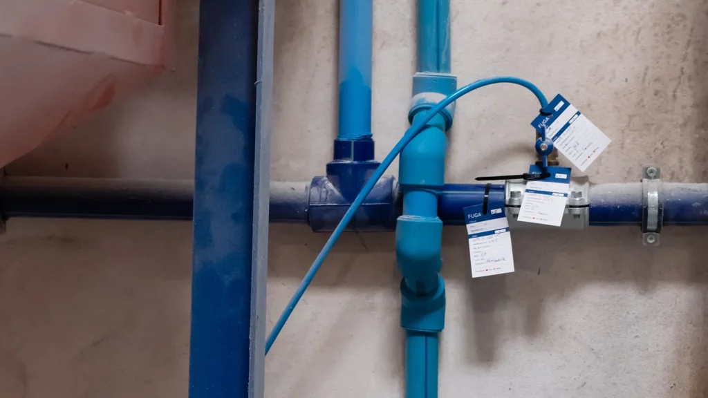 Causas comuns de fugas de ar comprimido e outros gases